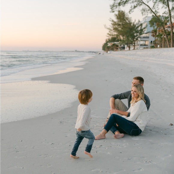 Meet your Posher, Amanda - Picture 2 of 3